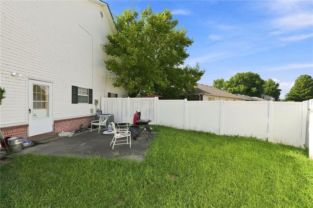 662 N Meadowlands Drive, Fayetteville, AR 72704