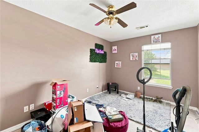662 N Meadowlands Drive, Fayetteville, AR 72704