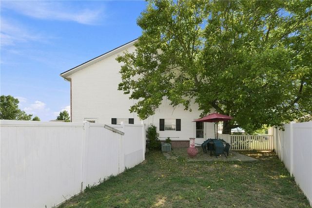 662 N Meadowlands Drive, Fayetteville, AR 72704