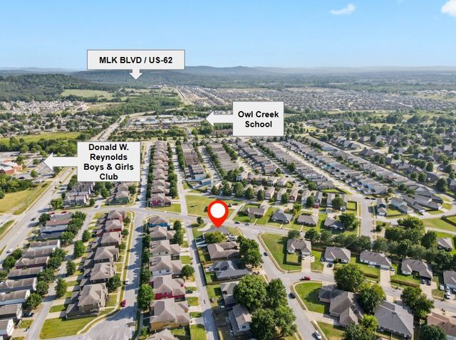 662 N Meadowlands Drive, Fayetteville, AR 72704