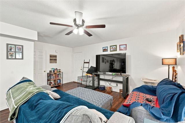 662 N Meadowlands Drive, Fayetteville, AR 72704