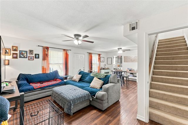 662 N Meadowlands Drive, Fayetteville, AR 72704