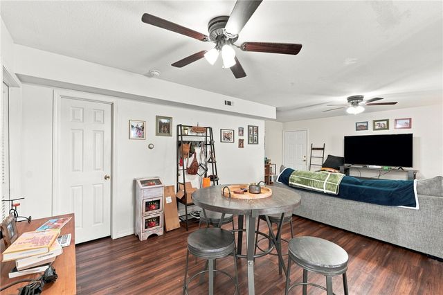 662 N Meadowlands Drive, Fayetteville, AR 72704