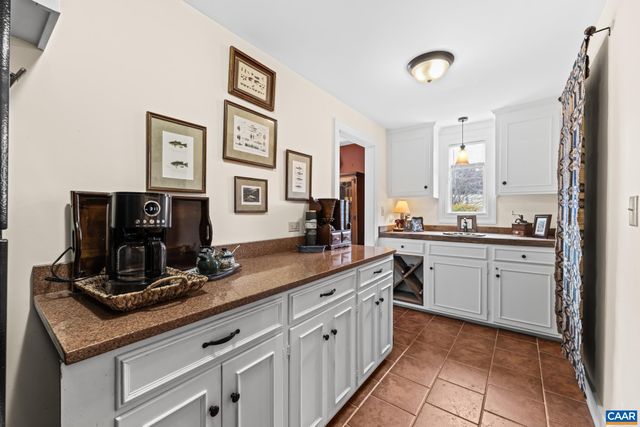 1128 BEAVERDAM RD, Keswick, VA 22947