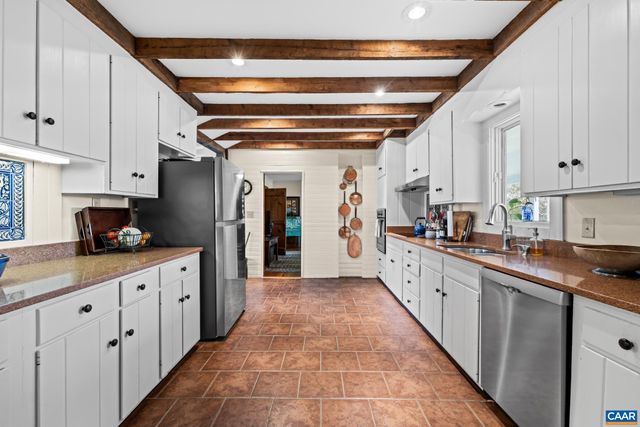 1128 BEAVERDAM RD, Keswick, VA 22947