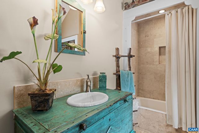 1128 BEAVERDAM RD, Keswick, VA 22947