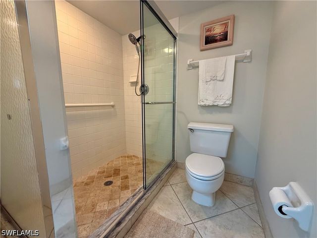 11118 Gulf Shore DR A204, Naples, FL 34108
