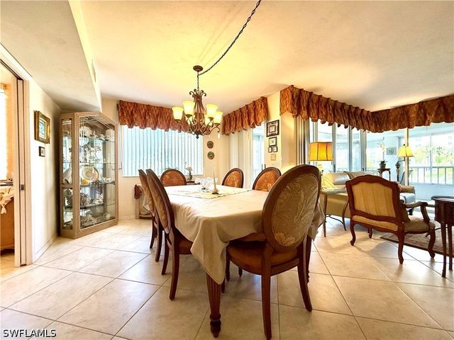 11118 Gulf Shore DR A204, Naples, FL 34108