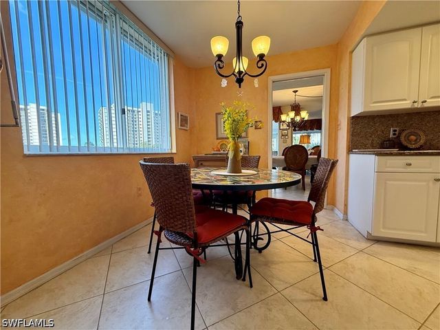 11118 Gulf Shore DR A204, Naples, FL 34108