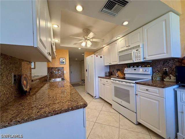 11118 Gulf Shore DR A204, Naples, FL 34108