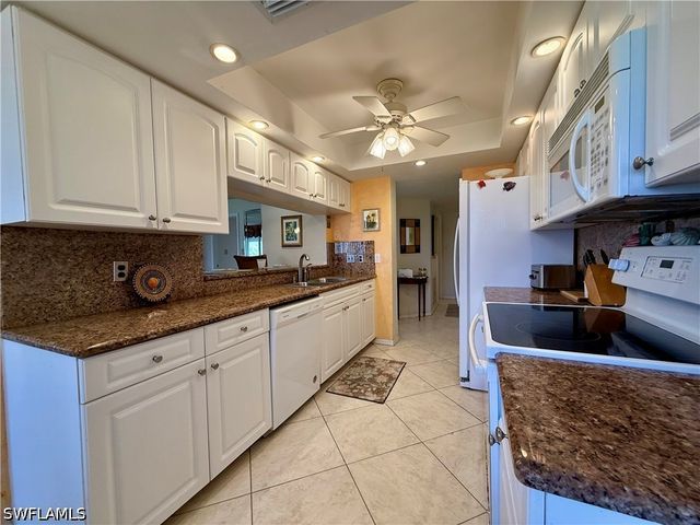 11118 Gulf Shore DR A204, Naples, FL 34108