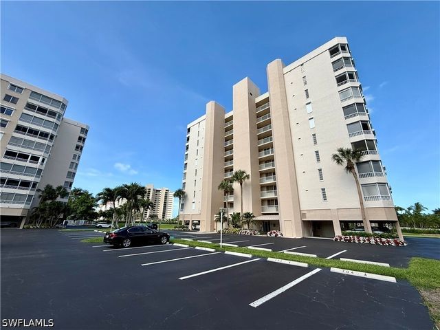 11118 Gulf Shore DR A204, Naples, FL 34108