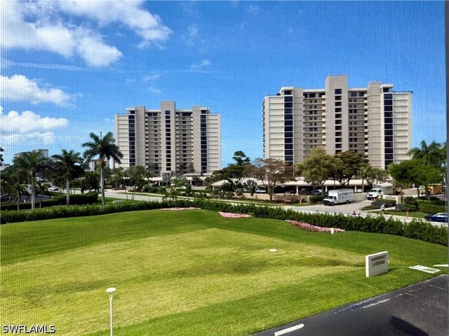 11118 Gulf Shore DR A204, Naples, FL 34108