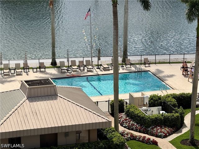 11118 Gulf Shore DR A204, Naples, FL 34108