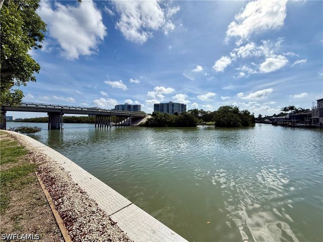 11118 Gulf Shore DR A204, Naples, FL 34108