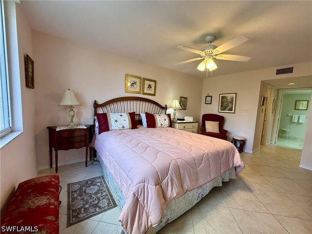 11118 Gulf Shore DR A204, Naples, FL 34108