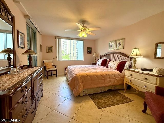 11118 Gulf Shore DR A204, Naples, FL 34108