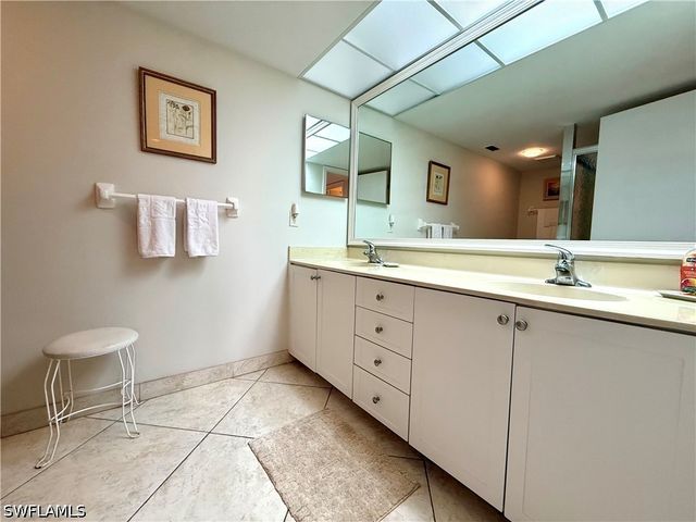 11118 Gulf Shore DR A204, Naples, FL 34108