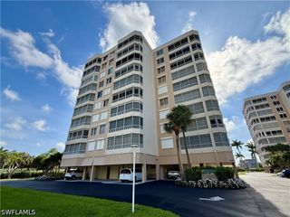 11118 Gulf Shore DR A204, Naples, FL 34108