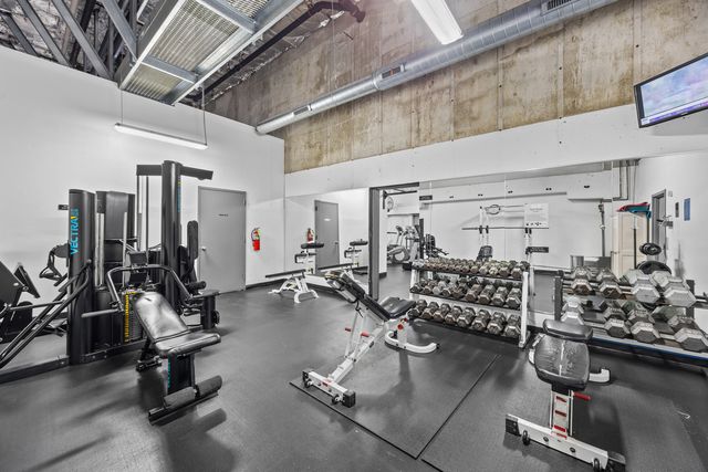 1212 N LASALLE Street 2505, Chicago, IL 60610