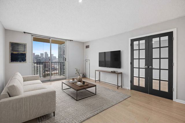 1212 N LASALLE Street 2505, Chicago, IL 60610