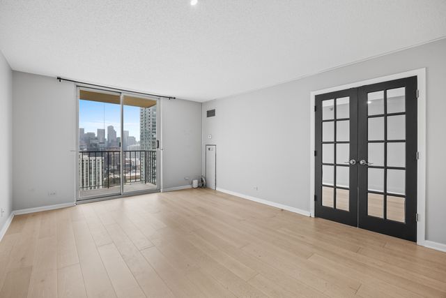 1212 N LASALLE Street 2505, Chicago, IL 60610