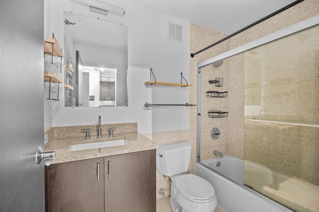 1212 N LASALLE Street 2505, Chicago, IL 60610