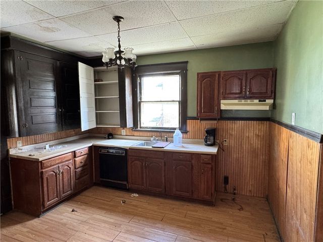 825 Morton St, New Castle, PA 16101