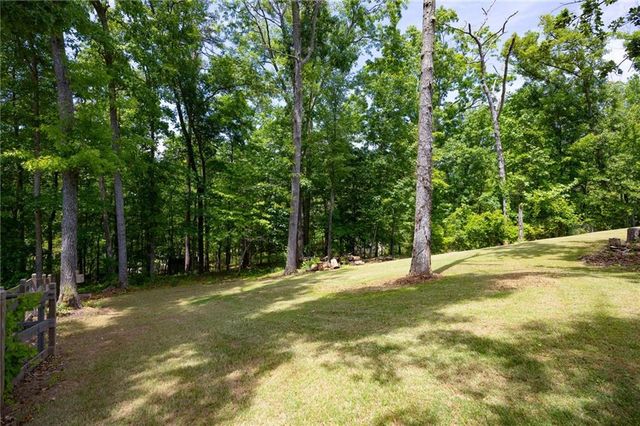 1 Colonial Club Drive SE, Acworth, GA 30102