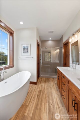 1851 Bloomhardt Road, Raymond, WA 98577