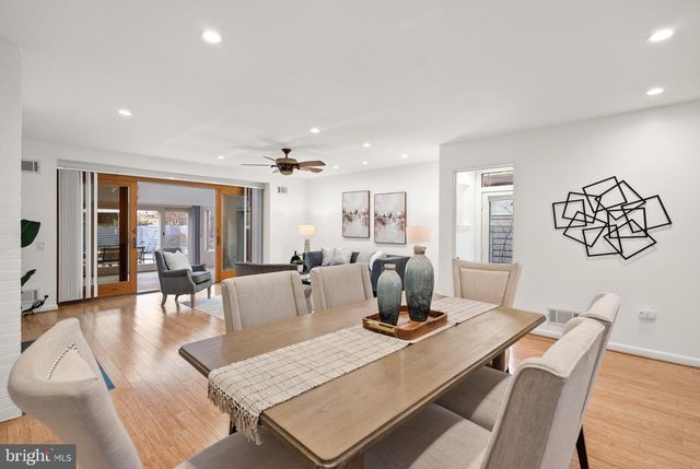 4854 RESERVOIR RD NW, Washington, DC 20007