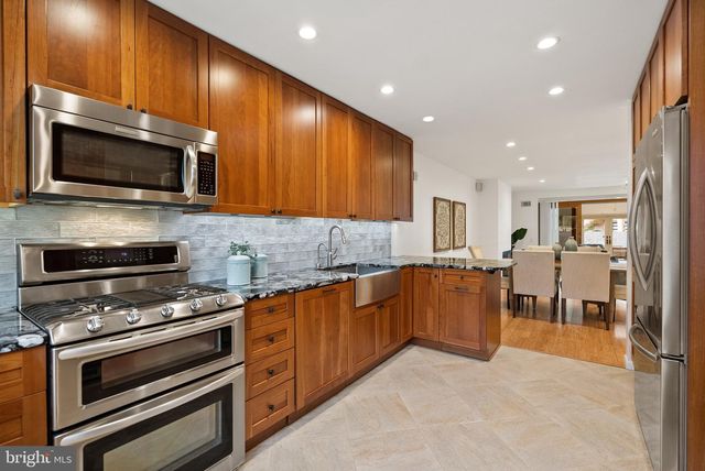 4854 RESERVOIR RD NW, Washington, DC 20007