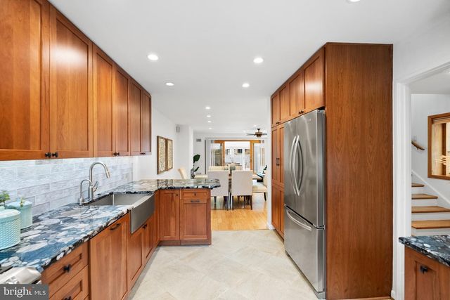 4854 RESERVOIR RD NW, Washington, DC 20007