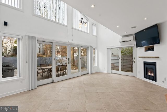 4854 RESERVOIR RD NW, Washington, DC 20007