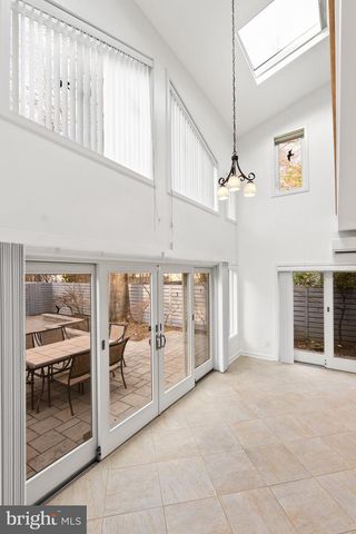 4854 RESERVOIR RD NW, Washington, DC 20007