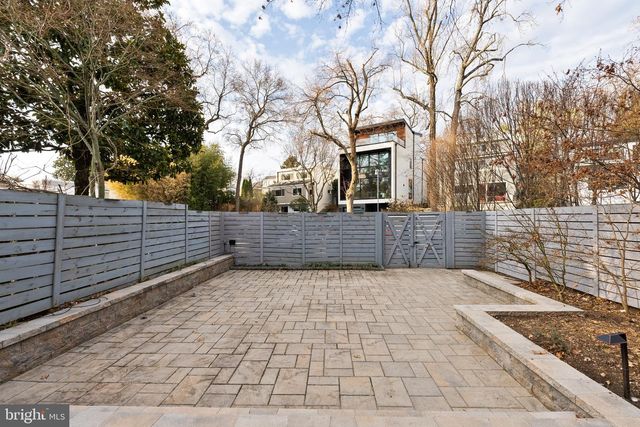 4854 RESERVOIR RD NW, Washington, DC 20007