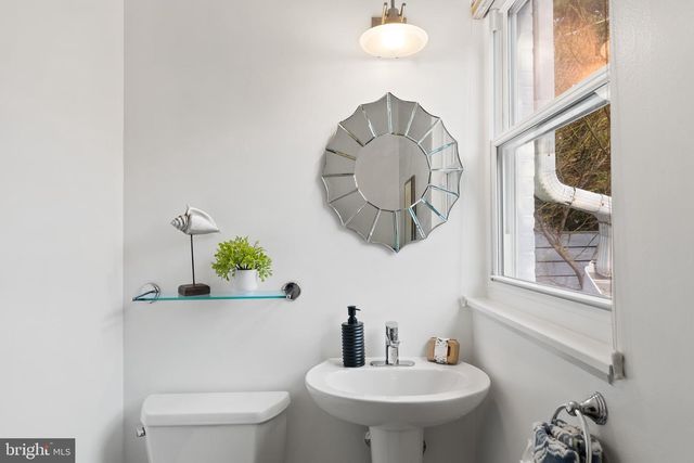 4854 RESERVOIR RD NW, Washington, DC 20007