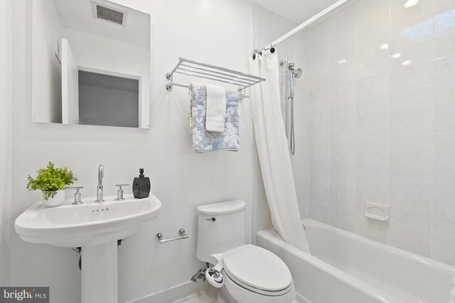 4854 RESERVOIR RD NW, Washington, DC 20007