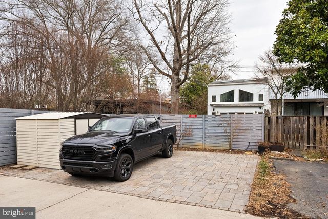 4854 RESERVOIR RD NW, Washington, DC 20007