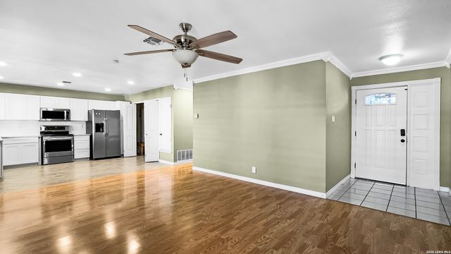 6519 Spring Manor, San Antonio, TX 78249