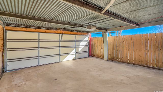 6519 Spring Manor, San Antonio, TX 78249