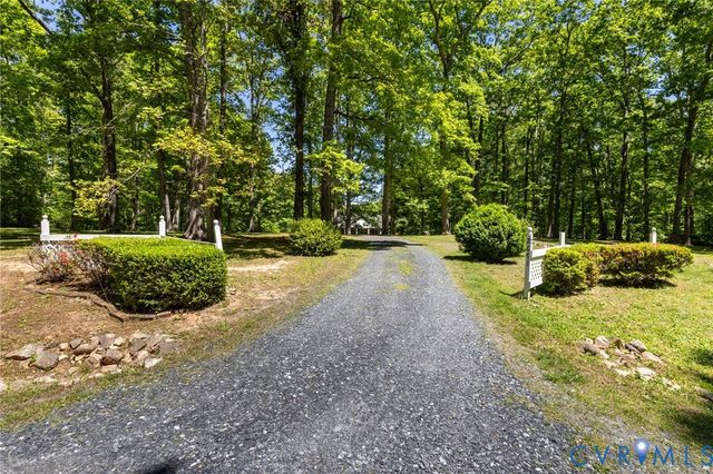 2671 Deer Haven Trl, Columbia, VA 23038