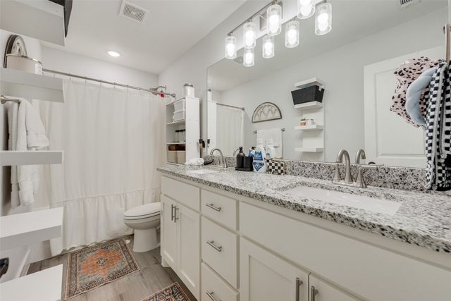 1403 Franklin Avenue, Bonham, TX 75418