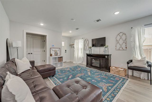 1403 Franklin Avenue, Bonham, TX 75418