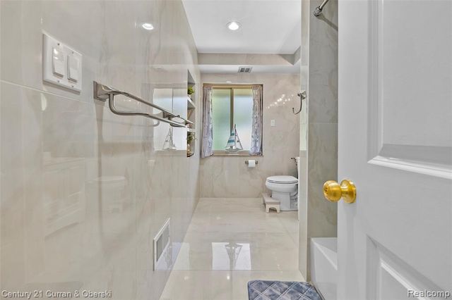 17361 W Outer Drive, Dearborn Heights, MI 48127