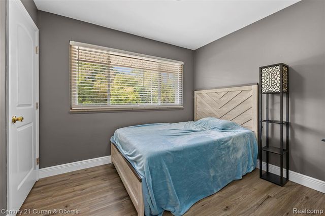 17361 W Outer Drive, Dearborn Heights, MI 48127