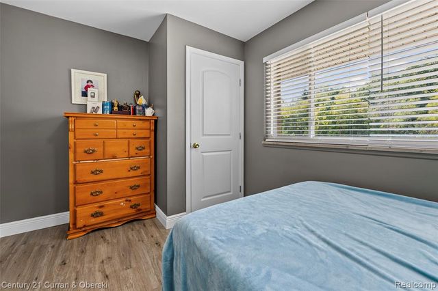 17361 W Outer Drive, Dearborn Heights, MI 48127