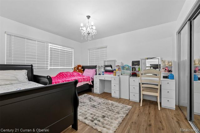 17361 W Outer Drive, Dearborn Heights, MI 48127