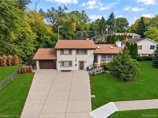 17361 W Outer Drive, Dearborn Heights, MI 48127