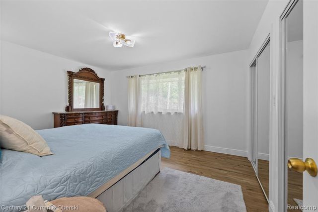 17361 W Outer Drive, Dearborn Heights, MI 48127